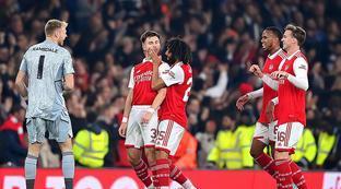 迫使他更多 迫使他更多